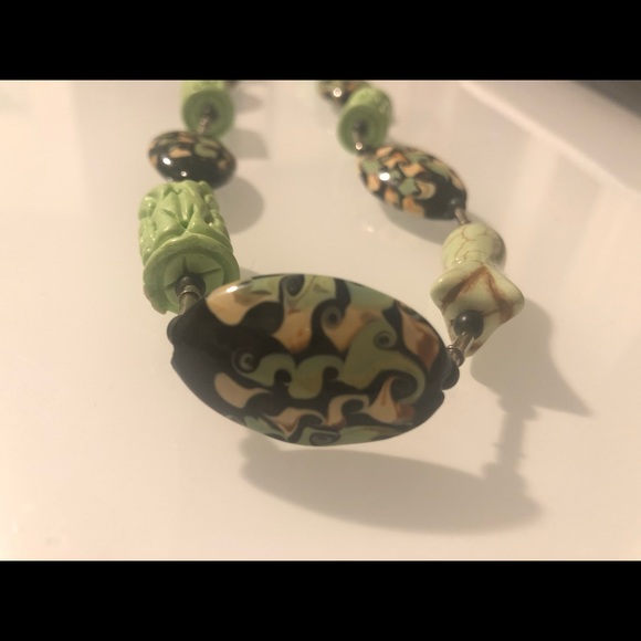 Beaded necklace - Picture 2 of 5